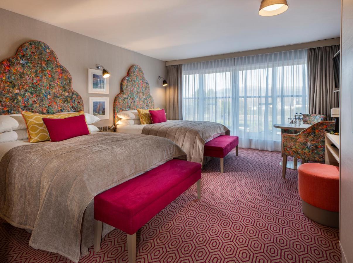 Four Seasons Hotel, 4*